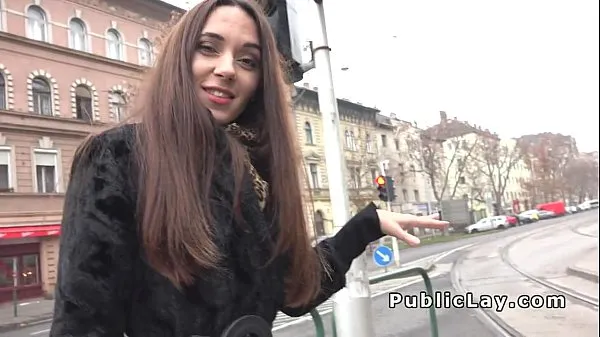 Podívejte se na Hot Russian Milf picked up in public energetické klipy