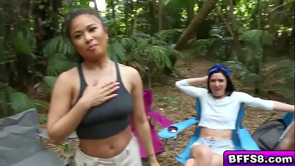 Podívejte se na Fine butt naked camp out hungry for a big cock energetické klipy