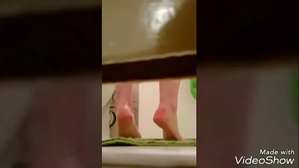 Obejrzyj Voyeur twins shower roommate spy klipy energetyczne
