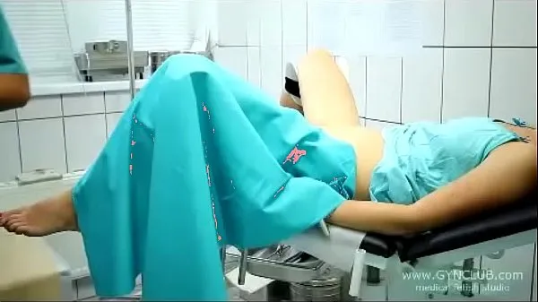 Obejrzyj beautiful girl on a gynecological chair (33 klipy energetyczne