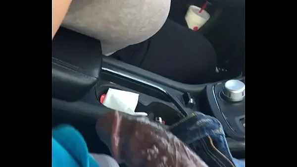 Bekijk Candy Cakes sucking dick in the car energieclips