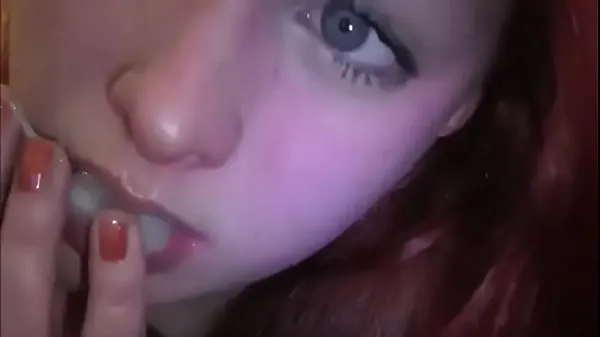 Oglejte si Married redhead playing with cum in her mouth energetske posnetke