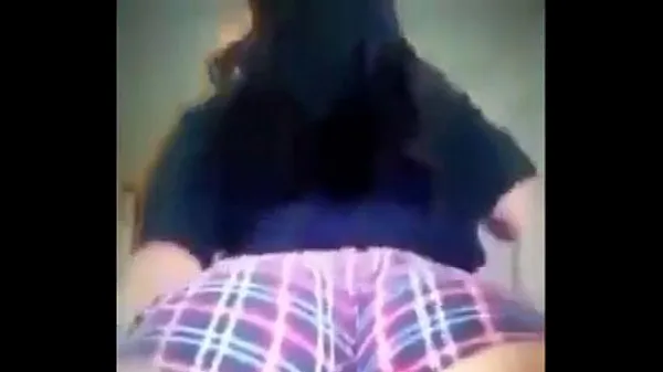 Oglejte si Thick white girl twerking energetske posnetke